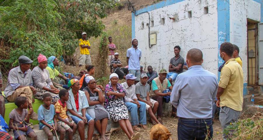 Edil Carlos Silva reúne com os agricultores de Boqueirão